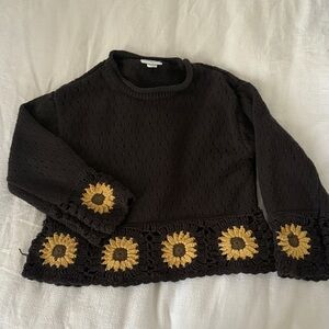 Cozy dark grey Sweater with Sunflower Details